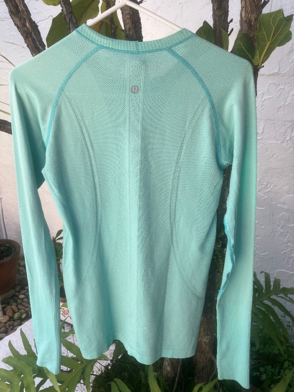 LULULEMON Swiftly Tech Long-Sleeved Pullover SIZE 6 LIGHT AQUA Running Jogging - Picture 2 of 6